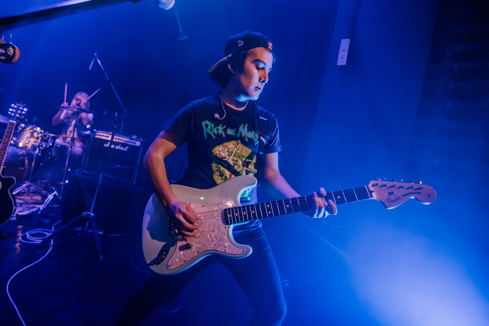 Pancho Rojas en vivo con NOSE, guitarra Fender Stratocaster